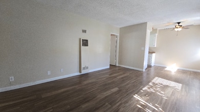 260 N Oak Ave in Pasadena, CA - Foto de edificio - Building Photo