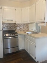 7036 Ridge Ave in Philadelphia, PA - Building Photo