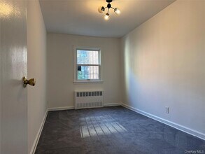 43-19 43rd St, Unit 2FL in Queens, NY - Building Photo - Building Photo