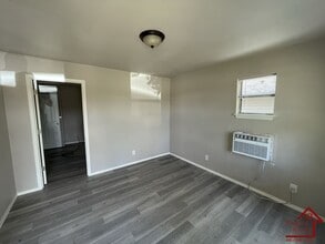 1315 SW E Ave in Lawton, OK - Foto de edificio - Building Photo