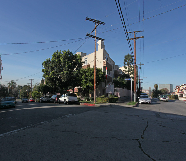 CAR - 511 Carondelet Apartments in Los Angeles, CA - Building Photo - Building Photo