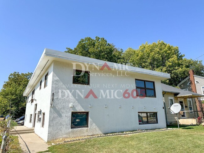 217 S Summit Ave in Sioux Falls, SD - Building Photo - Building Photo