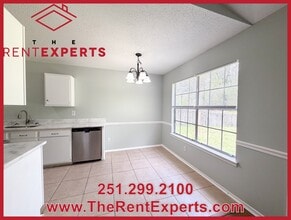 9760 Royal Woods Dr N in Mobile, AL - Building Photo - Building Photo