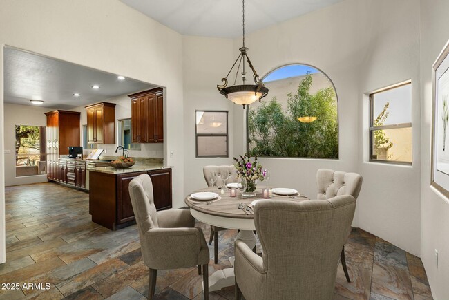 38065 N Cave Creek Rd in Cave Creek, AZ - Building Photo - Building Photo