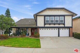 8972 Sailport Dr in Huntington Beach, CA - Building Photo