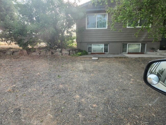 23131 N Poe Valley Rd in Klamath Falls, OR - Building Photo - Building Photo