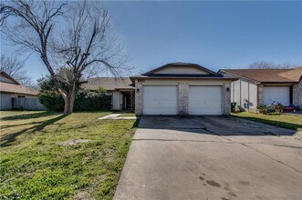 8801 Piney Point Dr in Austin, TX - Building Photo - Building Photo