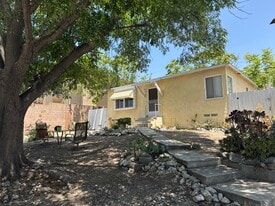 10324 Hillhaven Ave in Tujunga, CA - Building Photo