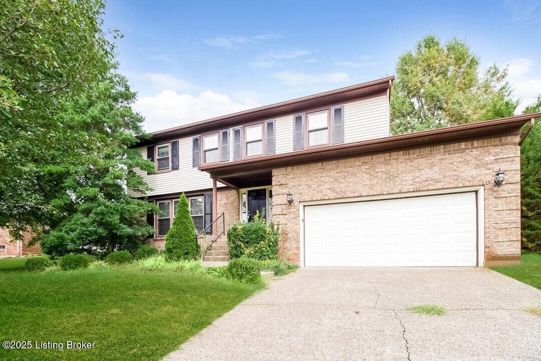 8105 Thornwood Rd in Louisville, KY - Building Photo