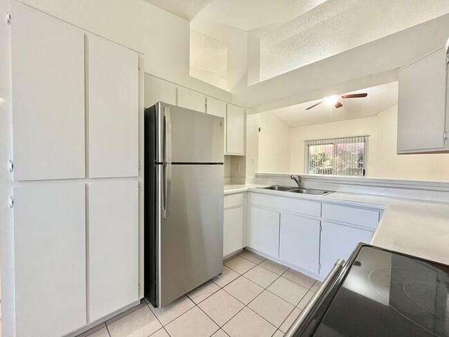 16818 N 56th St in Scottsdale, AZ - Foto de edificio - Building Photo