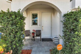 1827 Lake Cove Dr in Lake Worth Beach, FL - Building Photo - Building Photo