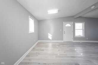 1627 Englewood Dr in Indianapolis, IN - Building Photo - Building Photo