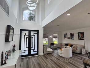 19232 N Gardenia Ave in Weston, FL - Building Photo - Building Photo