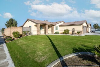 6212 Ajooni Ct in Bakersfield, CA - Building Photo - Building Photo