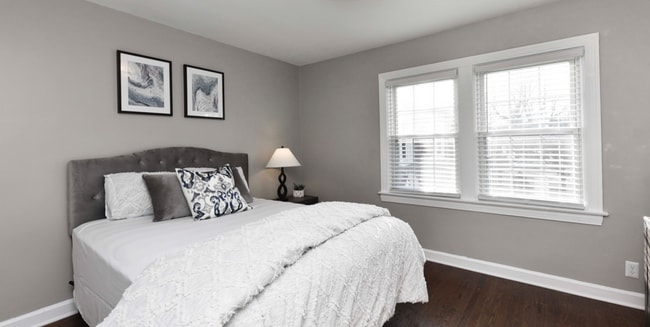 Avenue Willows 2 bed-1 bath with W/D inclu...