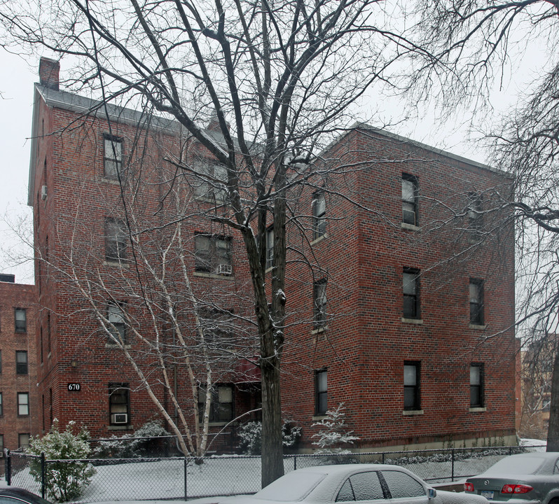 666-670 N Terrace Ave in Mount Vernon, NY - Building Photo