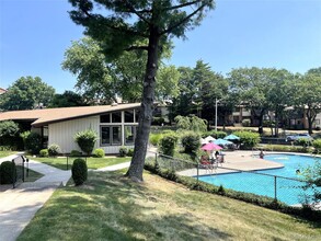 24 Sierra Vista Ln in Valley Cottage, NY - Building Photo - Building Photo