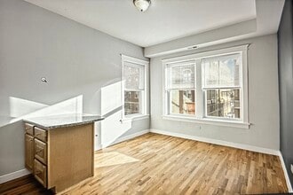 7445 N Greenview Ave, Unit 3C in Chicago, IL - Foto de edificio - Building Photo
