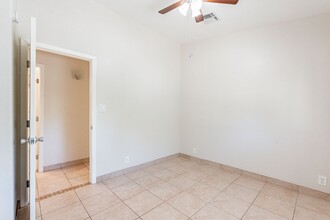 Paradise Valley Apartments in Phoenix, AZ - Building Photo - Interior Photo