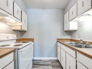 Blue Sky Apartments in Ardmore, OK - Building Photo - Building Photo