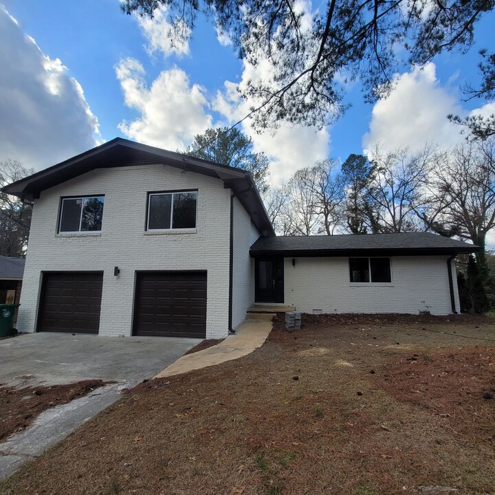 974 Belle Glade Dr in Stone Mountain, GA - Building Photo