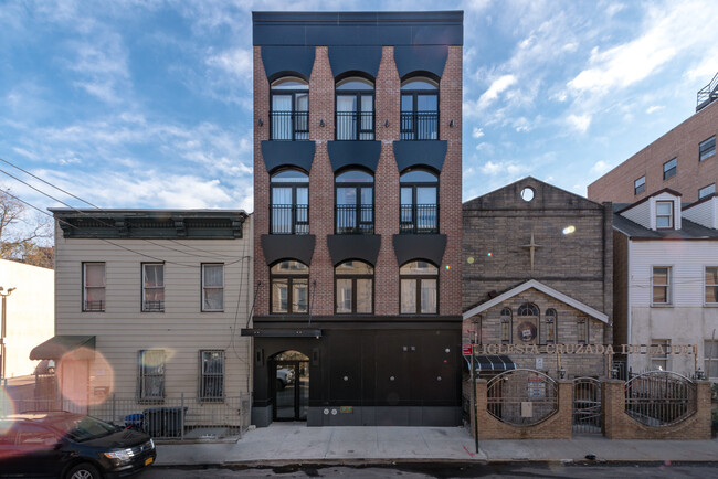 54 Troutman St in Brooklyn, NY - Foto de edificio - Building Photo