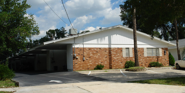 145 W Minnesota Ave in DeLand, FL - Foto de edificio - Building Photo