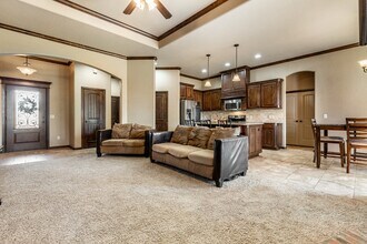 542 W Chickasaw Ct Way in Mustang, OK - Building Photo - Building Photo