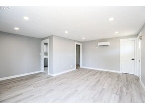 4691 Royal Ave in Eugene, OR - Building Photo - Building Photo