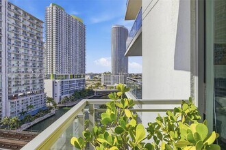 92 SW 3rd St, Unit 1604 in Miami, FL - Foto de edificio - Building Photo