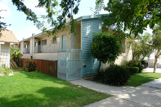 468 E Providencia Ave in Burbank, CA - Building Photo - Building Photo