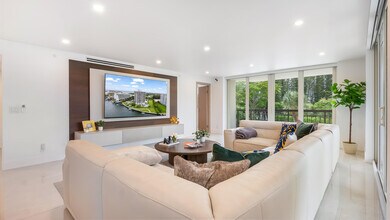 901 E Camino Real in Boca Raton, FL - Building Photo - Building Photo