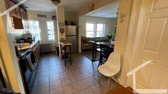 11 Kinross Rd, Unit 2 in Boston, MA - Building Photo