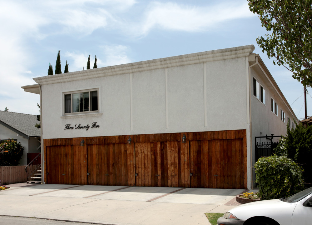 375 Gladys Ave in Long Beach, CA - Building Photo