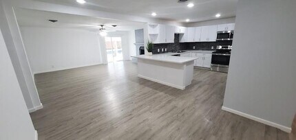 3202 Hollister St in Houston, TX - Building Photo - Building Photo