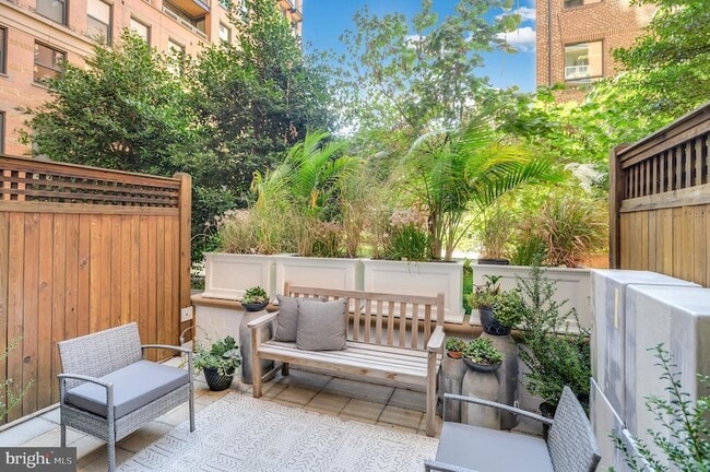property at 616 E St NW