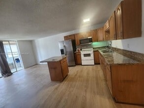 406 NW 68th Ave in Fort Lauderdale, FL - Building Photo - Building Photo