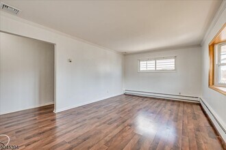 23 Winthrop Rd in Edison, NJ - Building Photo - Building Photo