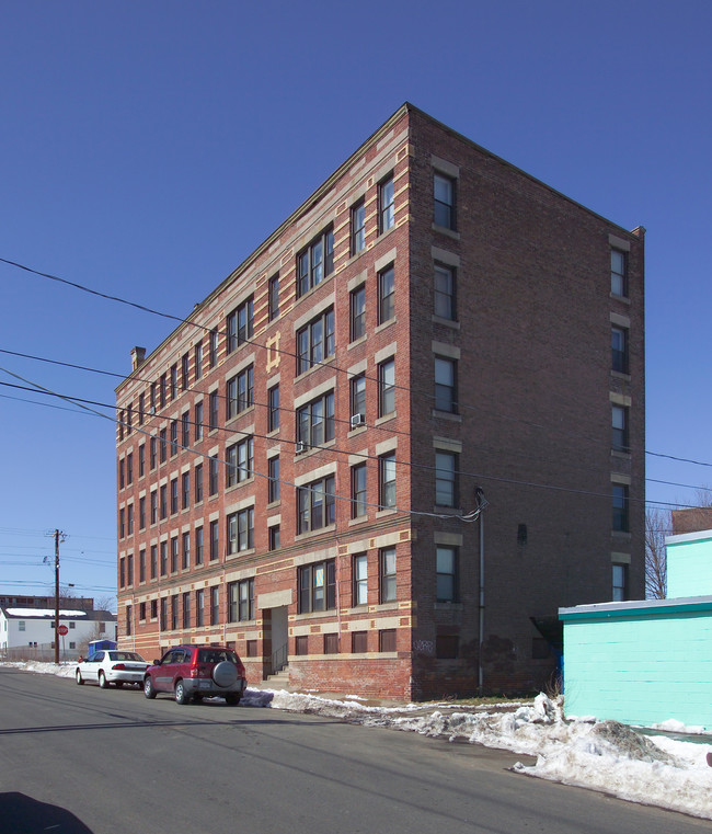 106 North East St in Holyoke, MA - Foto de edificio - Building Photo