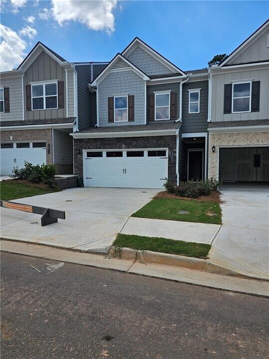 2460 Ravencliff Dr in Austell, GA - Building Photo