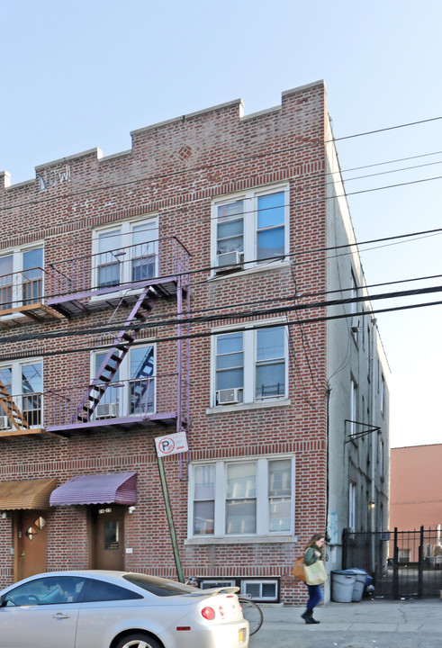 26-15 24th Ave in Astoria, NY - Building Photo