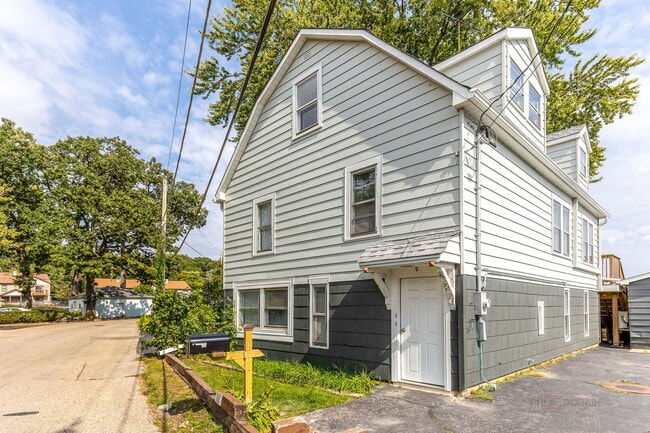 163 Eagle Point Rd in Fox Lake, IL - Building Photo - Building Photo