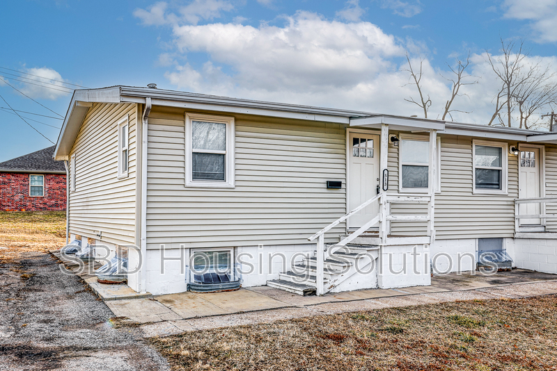 513 Maier Dr in Belton, MO - Foto de edificio