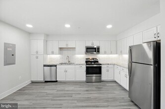 19510 VILLAGE Walk in Montgomery Village, MD - Building Photo - Building Photo