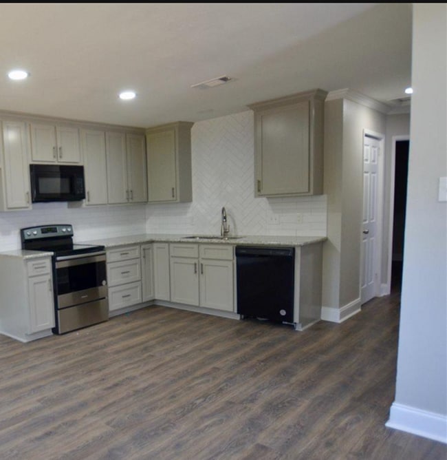 555 W Johnson St in Baton Rouge, LA - Building Photo - Building Photo