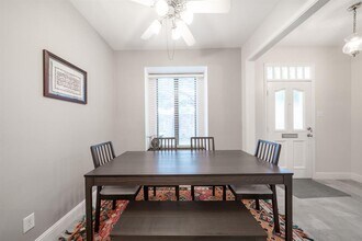 7431 Brompton St in Houston, TX - Building Photo - Building Photo