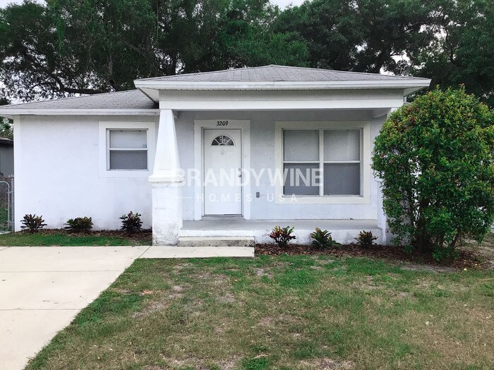 3209 E 33rd Ave in Tampa, FL - Building Photo