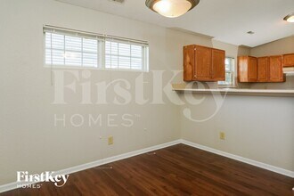 1880 Long Lake Dr in Greenwood, IN - Foto de edificio - Building Photo