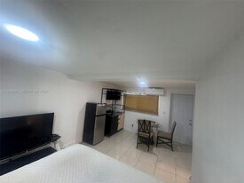 2021 Wilmington St in Opa Locka, FL - Building Photo