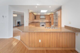 18 Old Orchard Rd in Greenwich, CT - Foto de edificio - Building Photo
